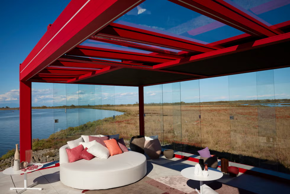 Red Glass Garden Room KE