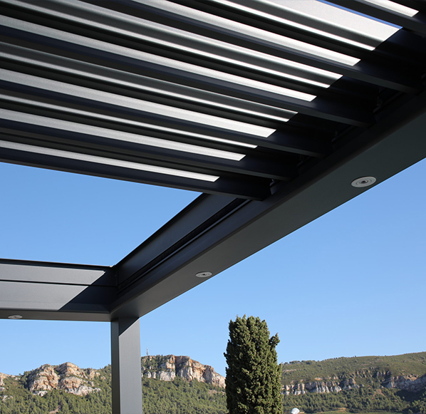 retractable louvered roof blades